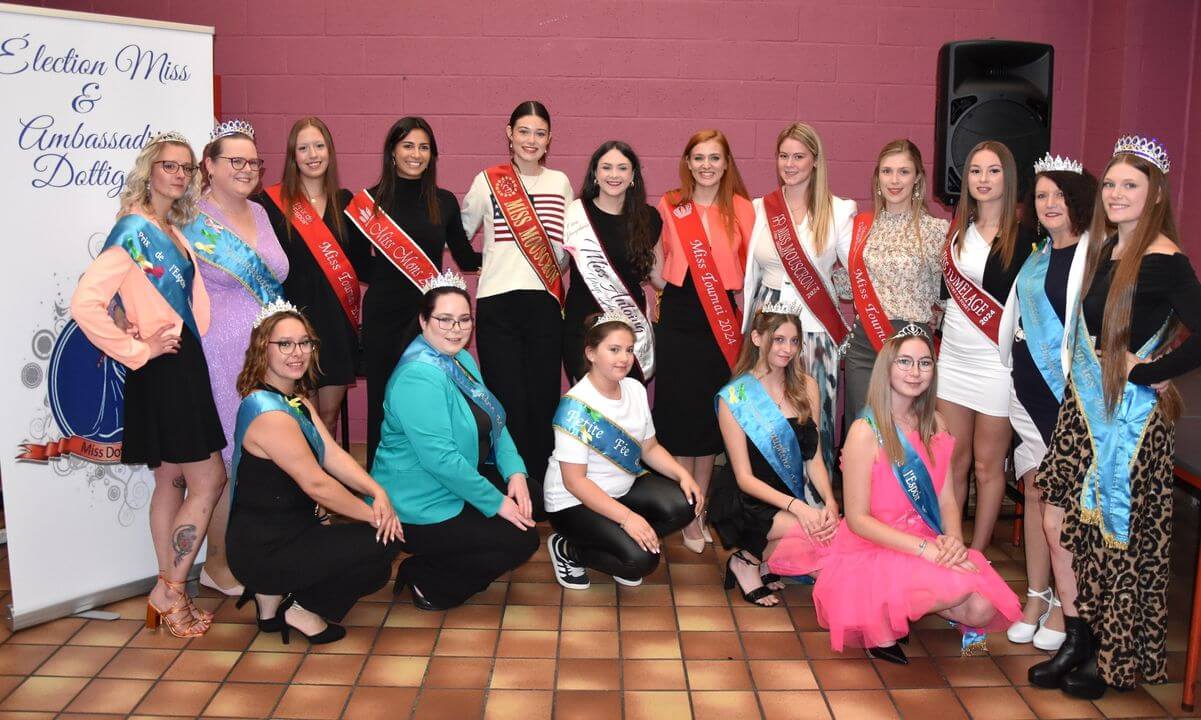 Miss Tournai à la remise des écharpes Miss et Ambassadrice Dottignies, entourée de Lola Vancoppenolle et Cyrielle Gouat.