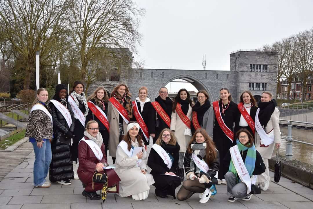 Élues de Tournai et candidates Miss Hainaut en visite guidée, février, Tournai.