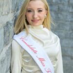 Jade, finaliste de Miss Tournai 2025, 19 ans, étudiante à l'IESPP, passionnée de danse et musculation.