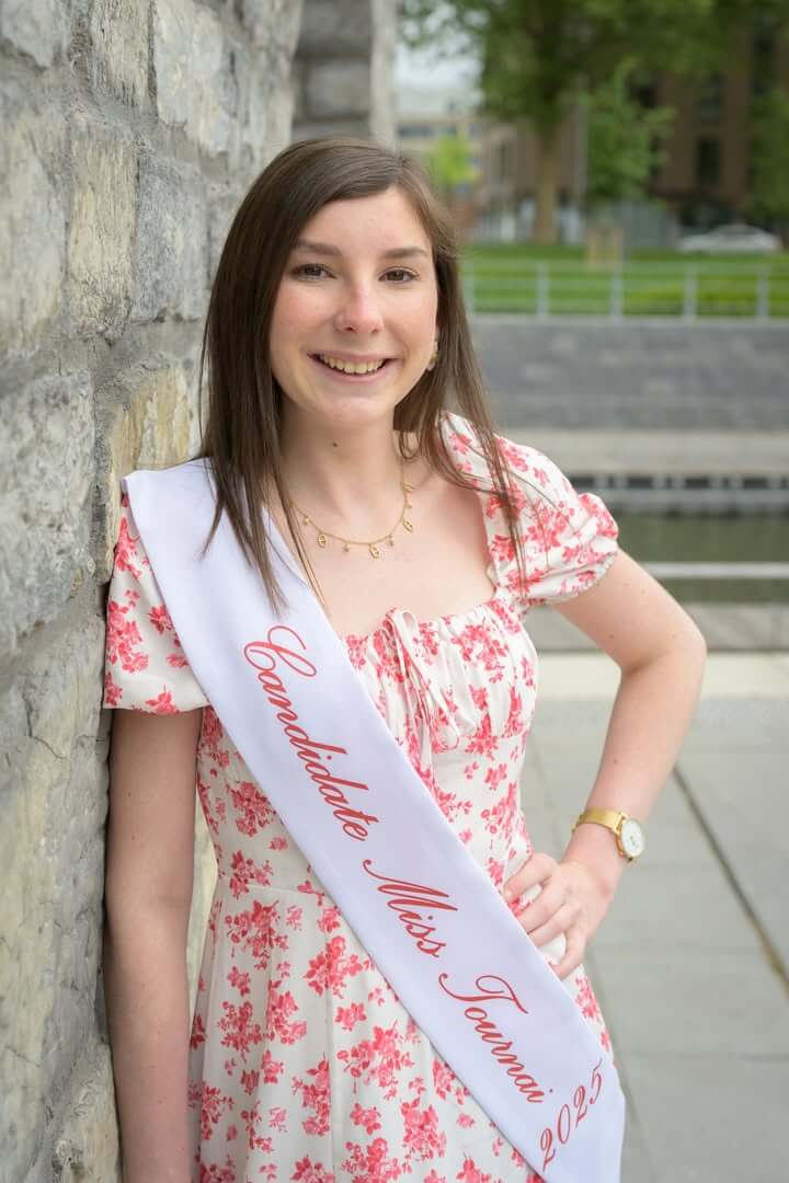 Kessy Feihle, candidate Miss Tournai 2025, n°7, 20 ans, étudiante en droit, pleine d'énergie et passionnée de danse.