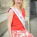 Portrait de Julie Fievet, candidate n°4 Miss Tournai 2025, sociable et passionnée de tennis de table, 18 ans, Vaulx.