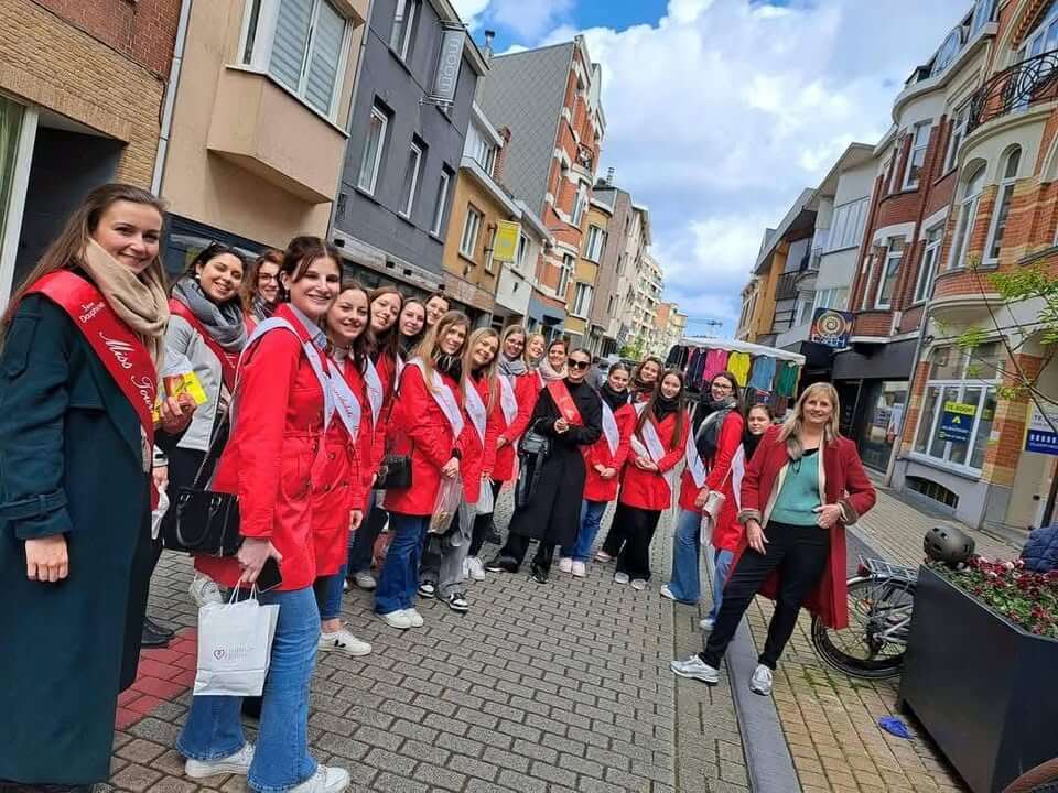 Les candidates de Miss Tournai arrivent à La Panne pour un week-end détente avant la finale du 25 mai 2025.