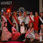 Soirée animée au Monkeys Ols, De Panne: accueil chaleureux, fleurs, cocktails, tapas, Miss Tournai 2025.