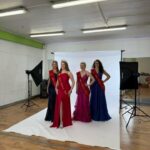 Le podium de Miss Tournai 2025 lors de la première séance photo officielle, cet après-midi.