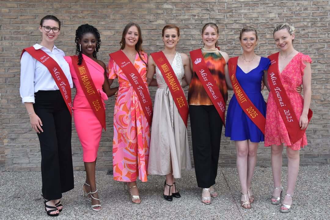 Miss Tournai pose avec les finalistes de Miss Pecq Val de l’Escaut, après-midi pleine de sourires et entrain.