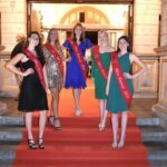 Madame Marghem au bal de la Halle aux draps, Tournai; ambiance enchanteresse avec Miss Tournai et invités ravis.