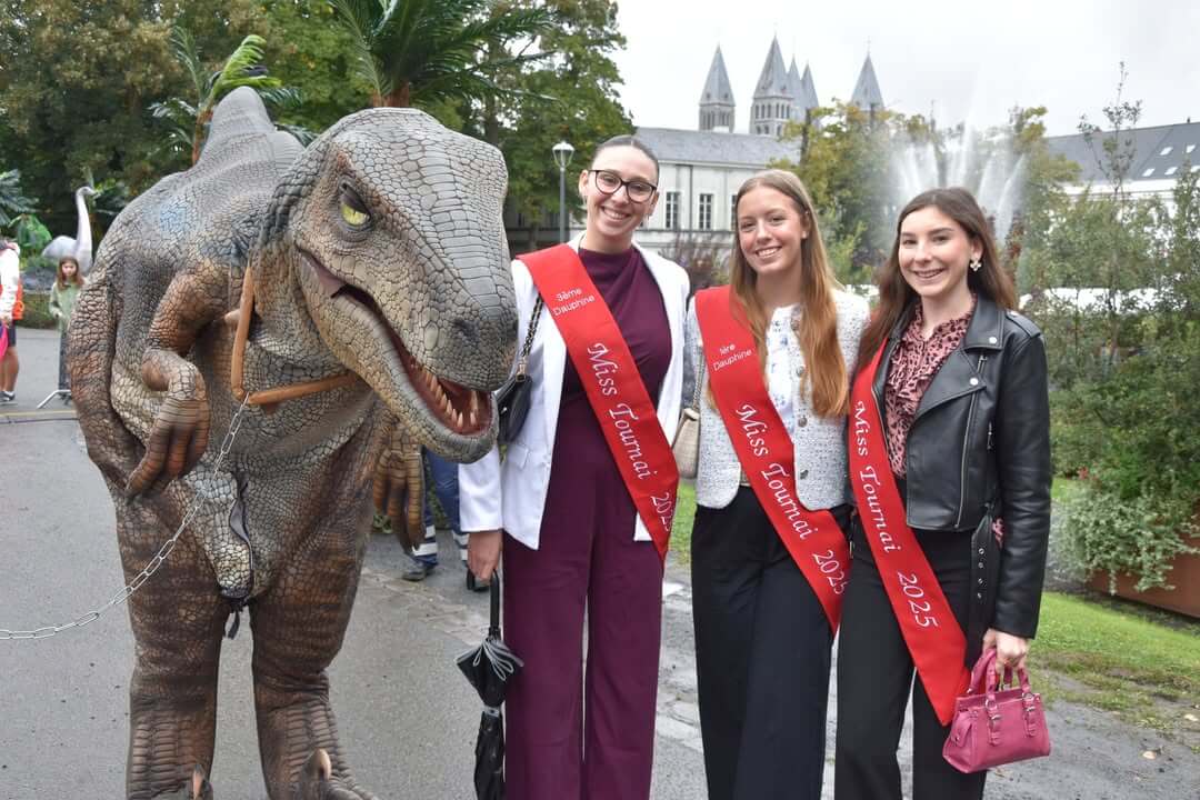 Miss Tournai au Kids Festival avec dinosaures et activités de cirque à Tournai, ambiance festive et ludique.