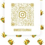 Une Miss Tournai souriante en robe élégante, posant lors d'un événement promotionnel.